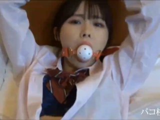 戴上假J8操死闺蜜这个小骚货，还是女人比较了解女人的点位，用双头龙互相使坏 看谁先受不了